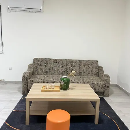 Airport Art Apartment *
